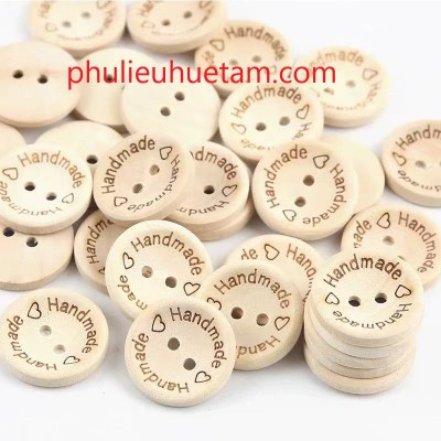 Nút gỗ khắc chữ