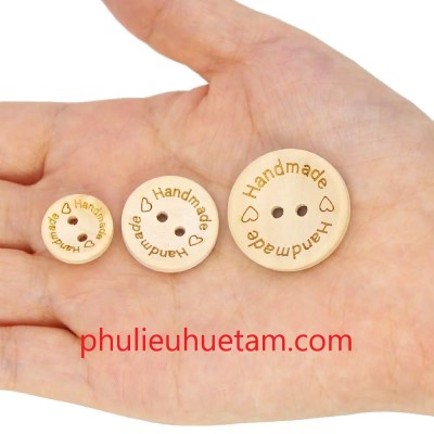 Nút gỗ khắc chữ