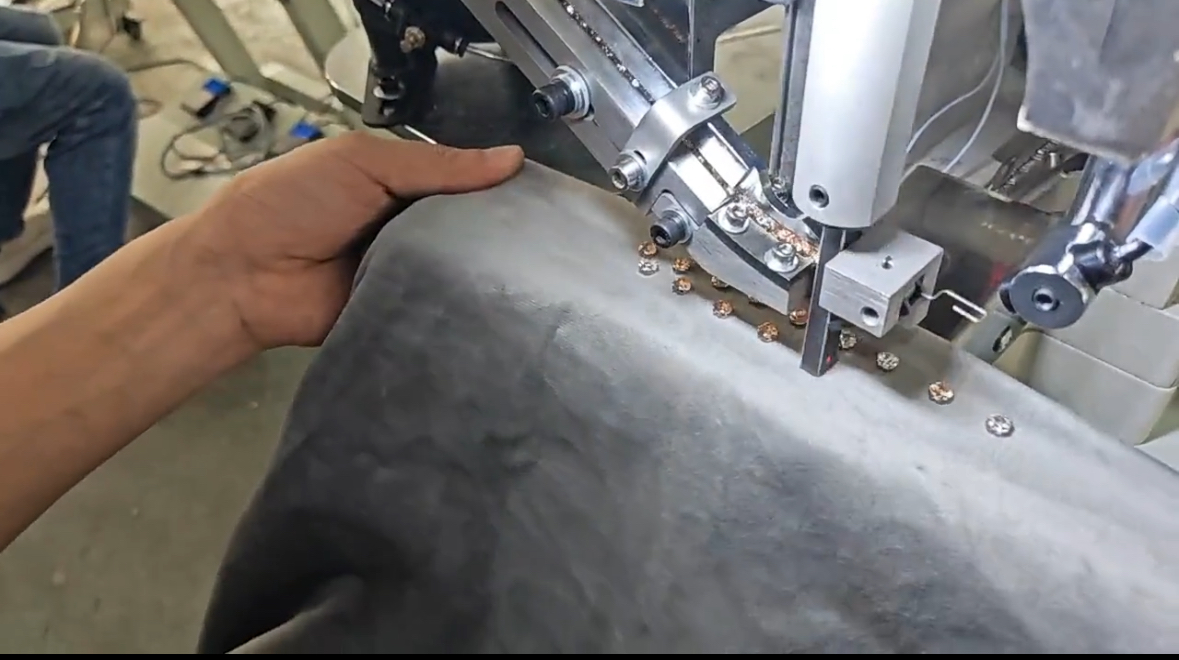 gia công đóng hạt đá 