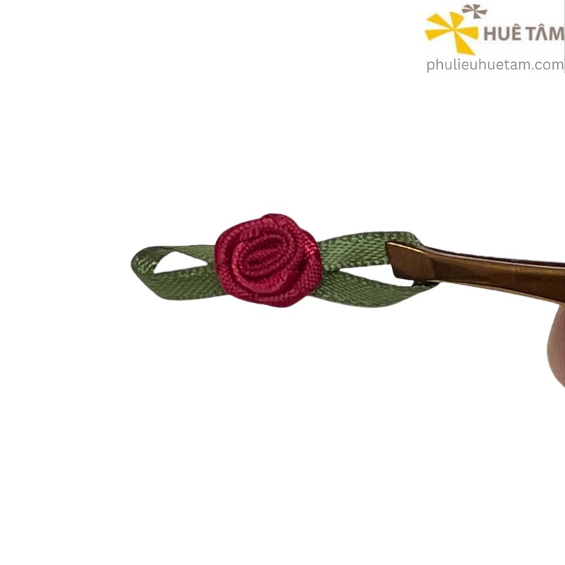 Bông hồng thắt tay thủ công