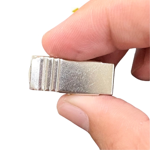 Đầu kẹp bảng tên - chất liệu sắt