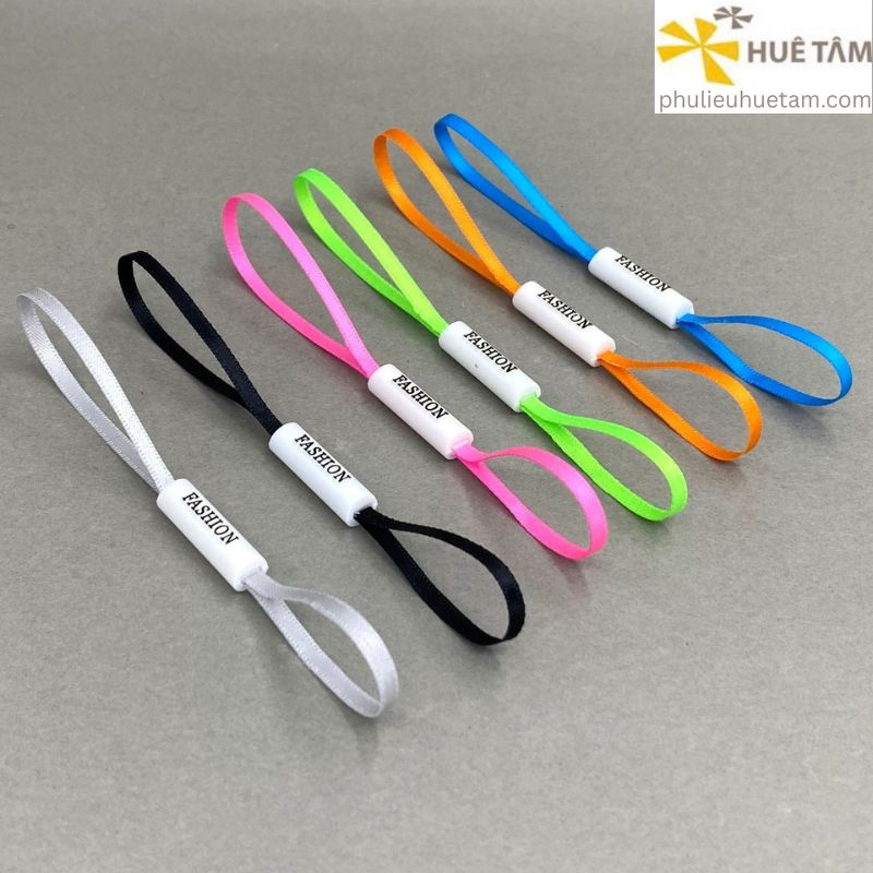 Dây treo thẻ bài 2 đầu, thân tròn có Logo, dây satin 3mm