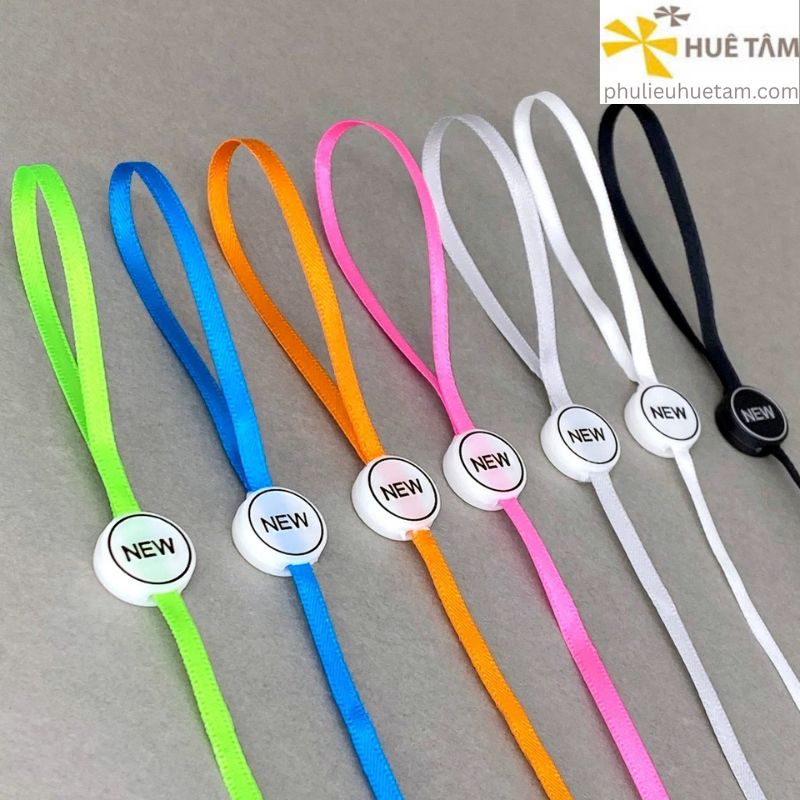 Dây treo thẻ bài, thân tròn dẹt có logo, 2 đầu, dây satin 3mm