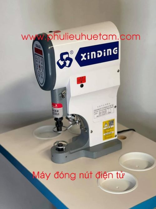 Máy đóng nút áo điện tử