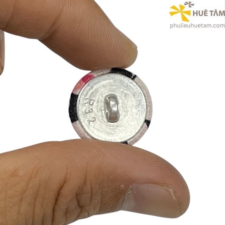 Nút bọc vải mặt cong chân nhôm R