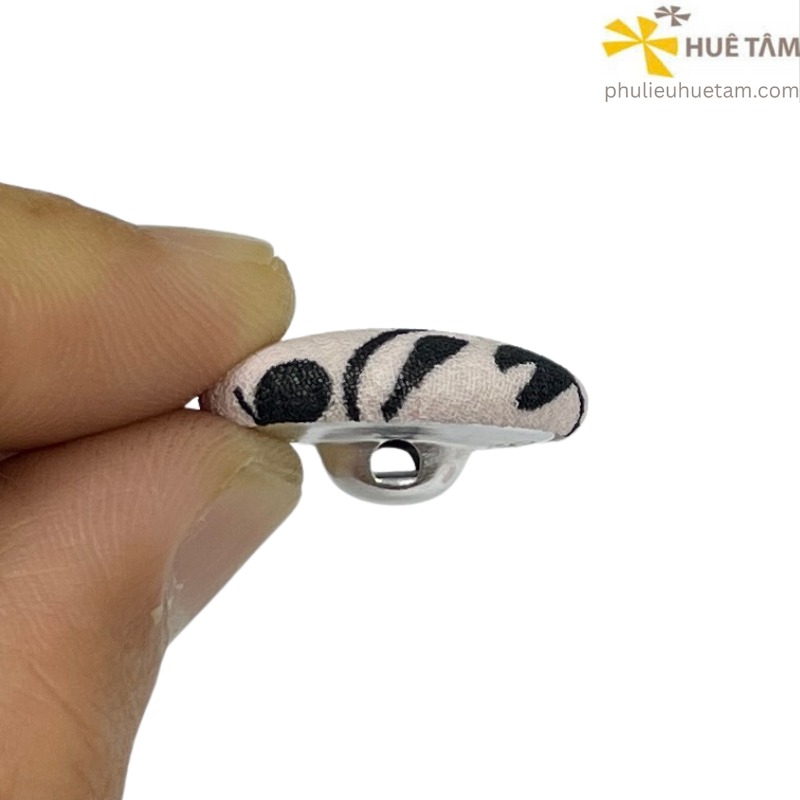 Nút bọc vải mặt cong chân nhôm tròn