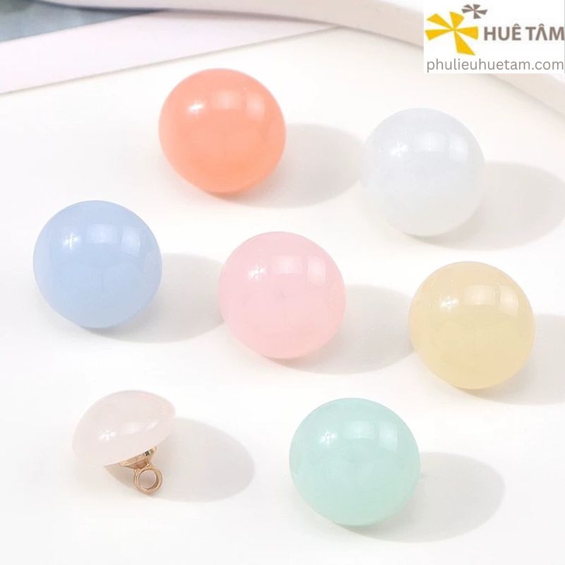 Nút nhựa có chân kim loại
