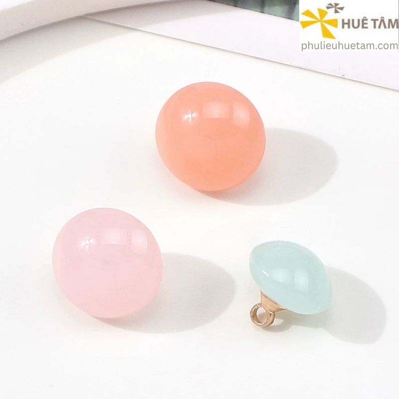 Nút nhựa có chân kim loại