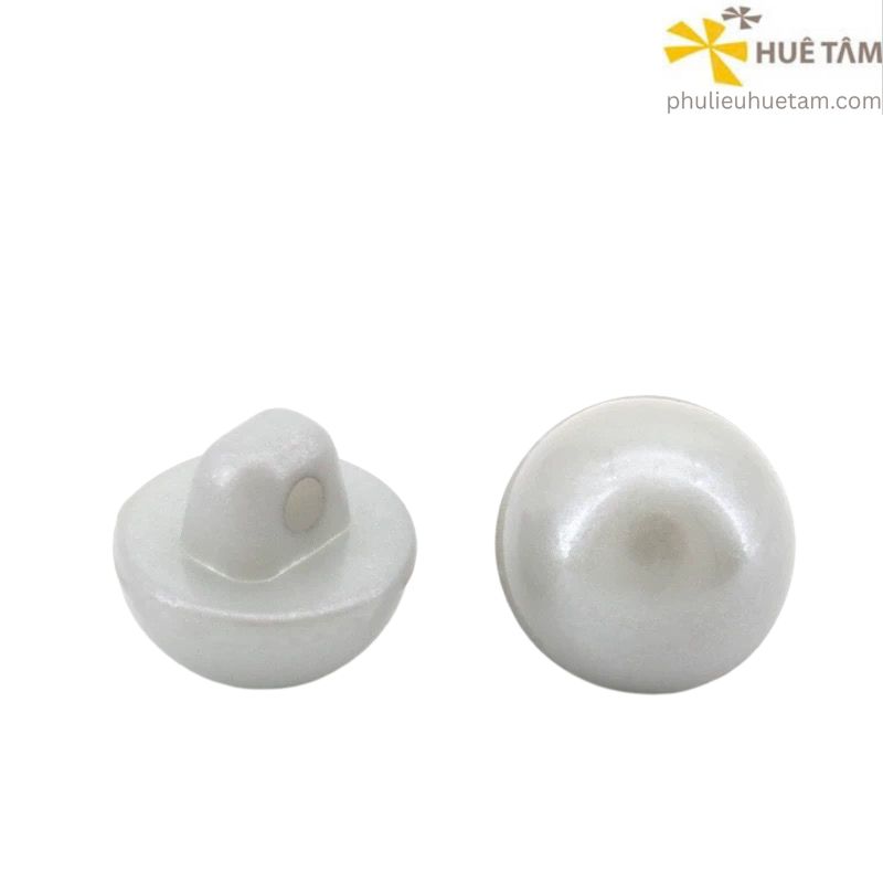 Nút nhựa có chân mặt bán cầu