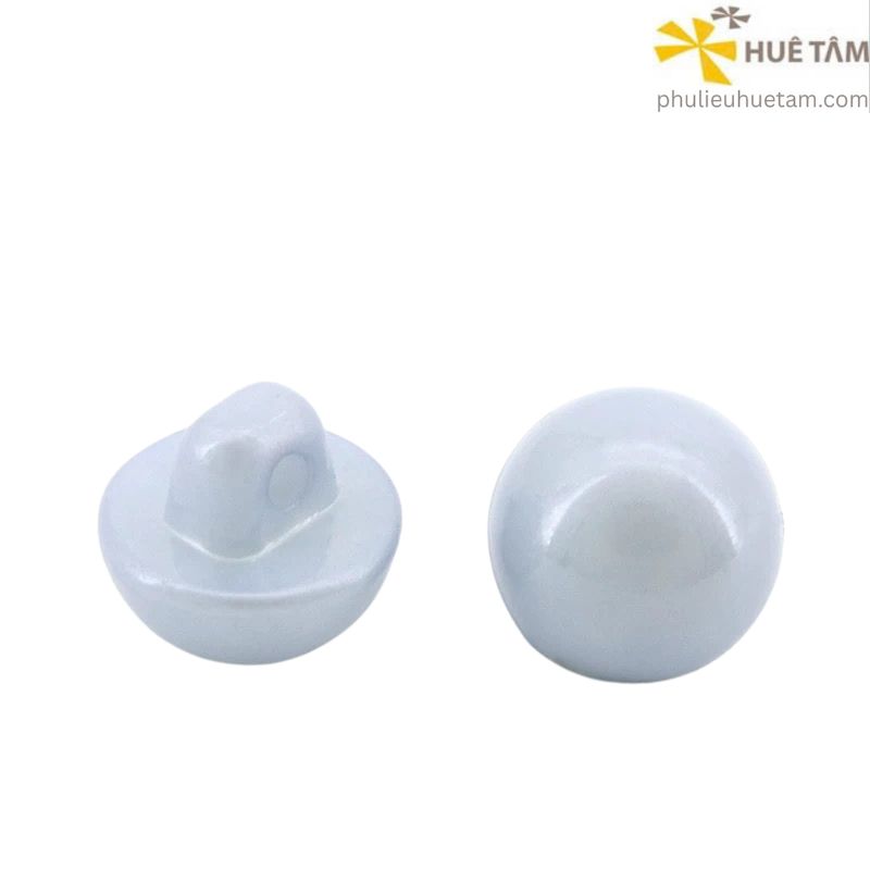 Nút nhựa có chân mặt bán cầu