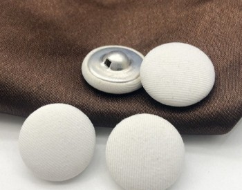 Nút bọc vải áo khoác – lựa chọn hoàn hảo cho thời trang bền đẹp và cao cấp